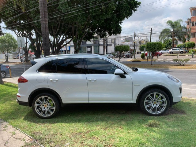 PORSCHE CAYENNE S HYBRID 2016 BLANCO