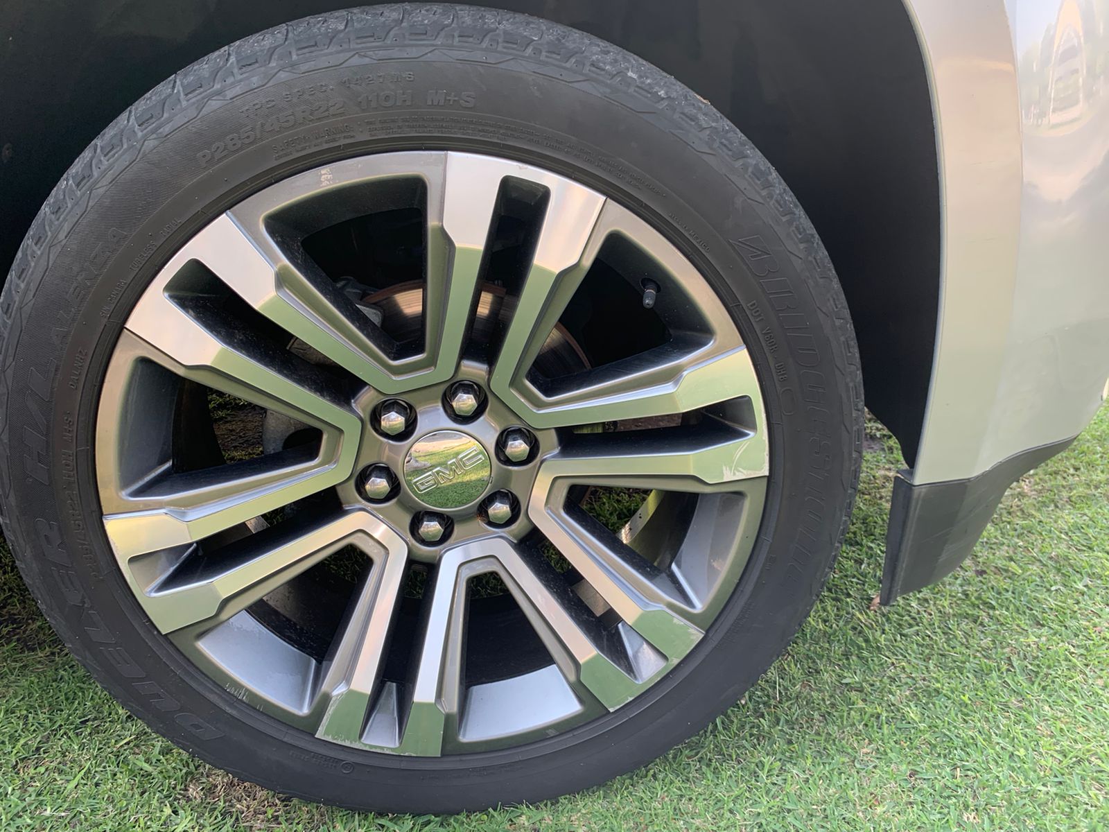 GMC YUKON DENALI 2017 PLATA Alme Automotriz