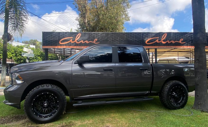 RAM 1500 PICK UP 2021 NEGRO