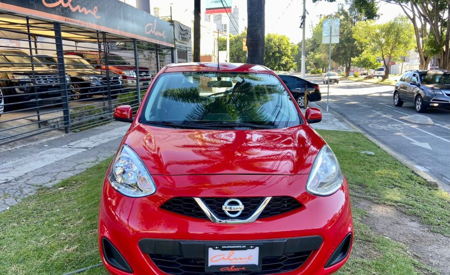 NISSAN MARCH ROJO 2020