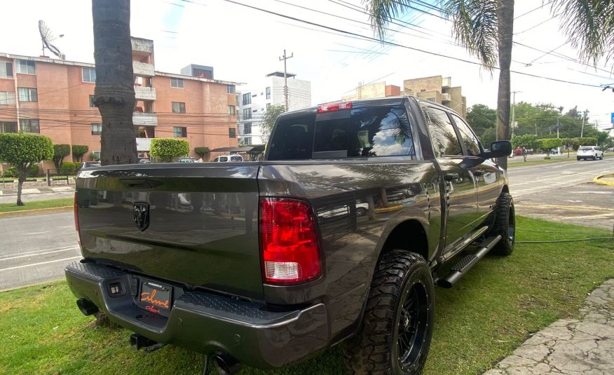 RAM 1500 PICK UP 2021 NEGRO