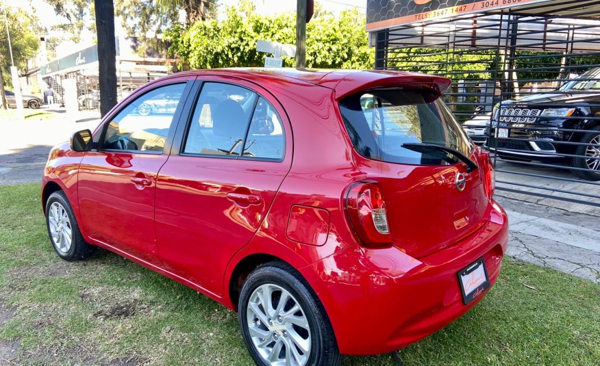 NISSAN MARCH ROJO 2020