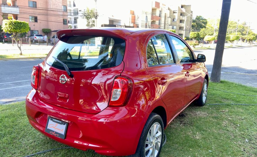 NISSAN MARCH ROJO 2020