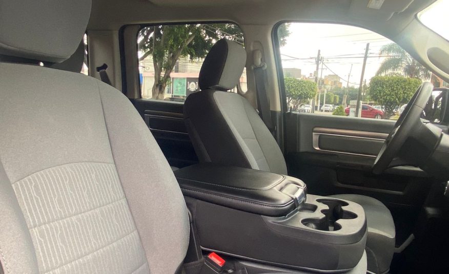 RAM 1500 PICK UP 2021 NEGRO