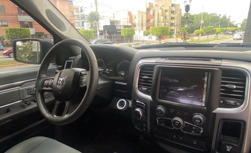 RAM 1500 PICK UP 2021 NEGRO