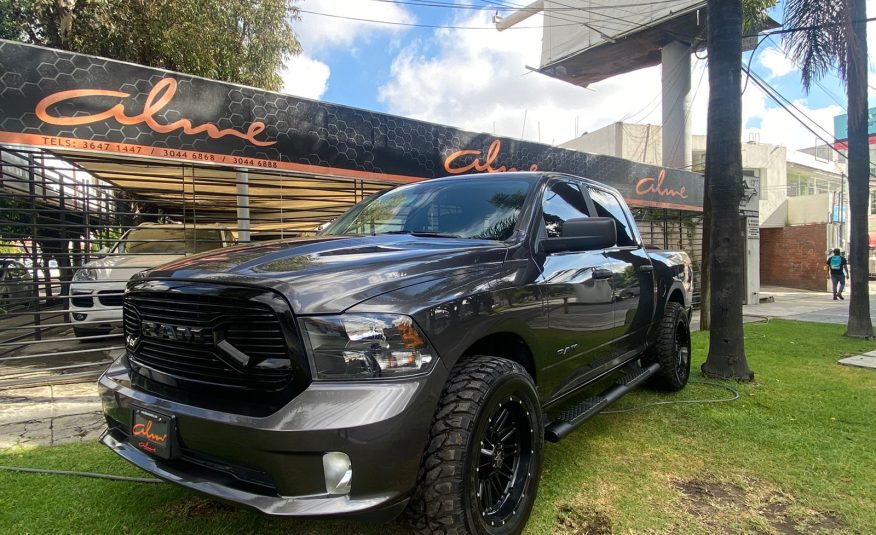 RAM 1500 PICK UP 2021 NEGRO