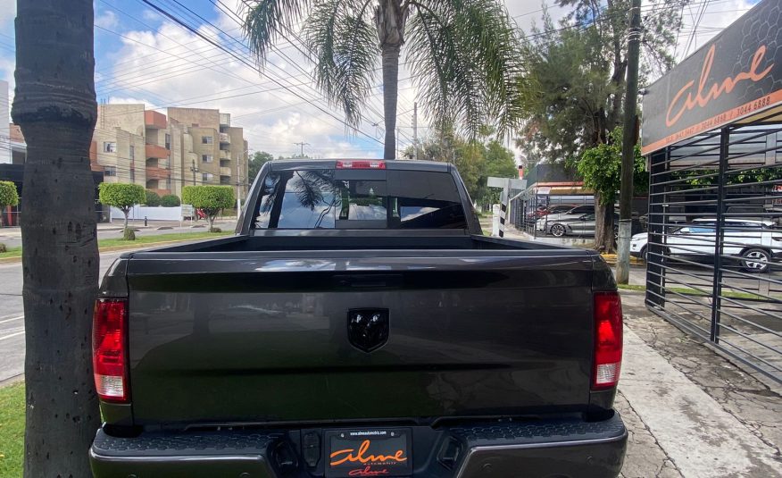 RAM 1500 PICK UP 2021 NEGRO