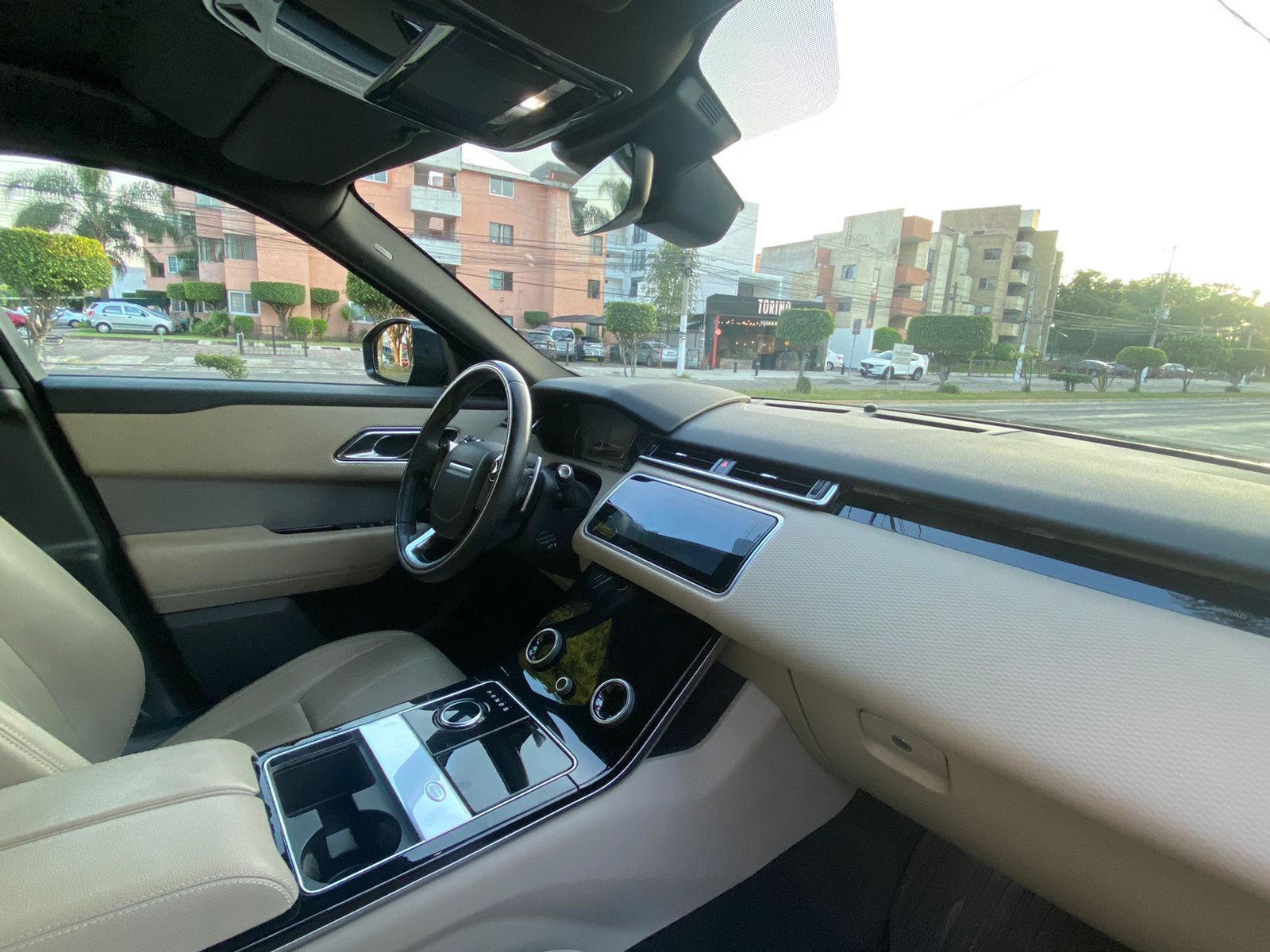 LAND ROVER RANGE ROVER VELAR NEGRO 2018