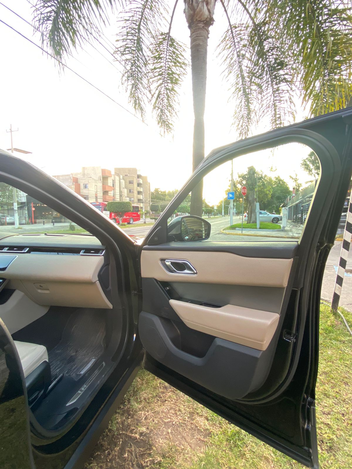 LAND ROVER RANGE ROVER VELAR NEGRO 2018
