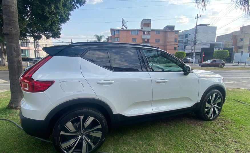 VOLVO XC40 HYBRIDO 2022 BLANCO Alme Automotriz
