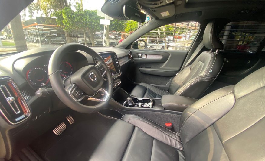 VOLVO XC40 HYBRIDO 2022 BLANCO Alme Automotriz