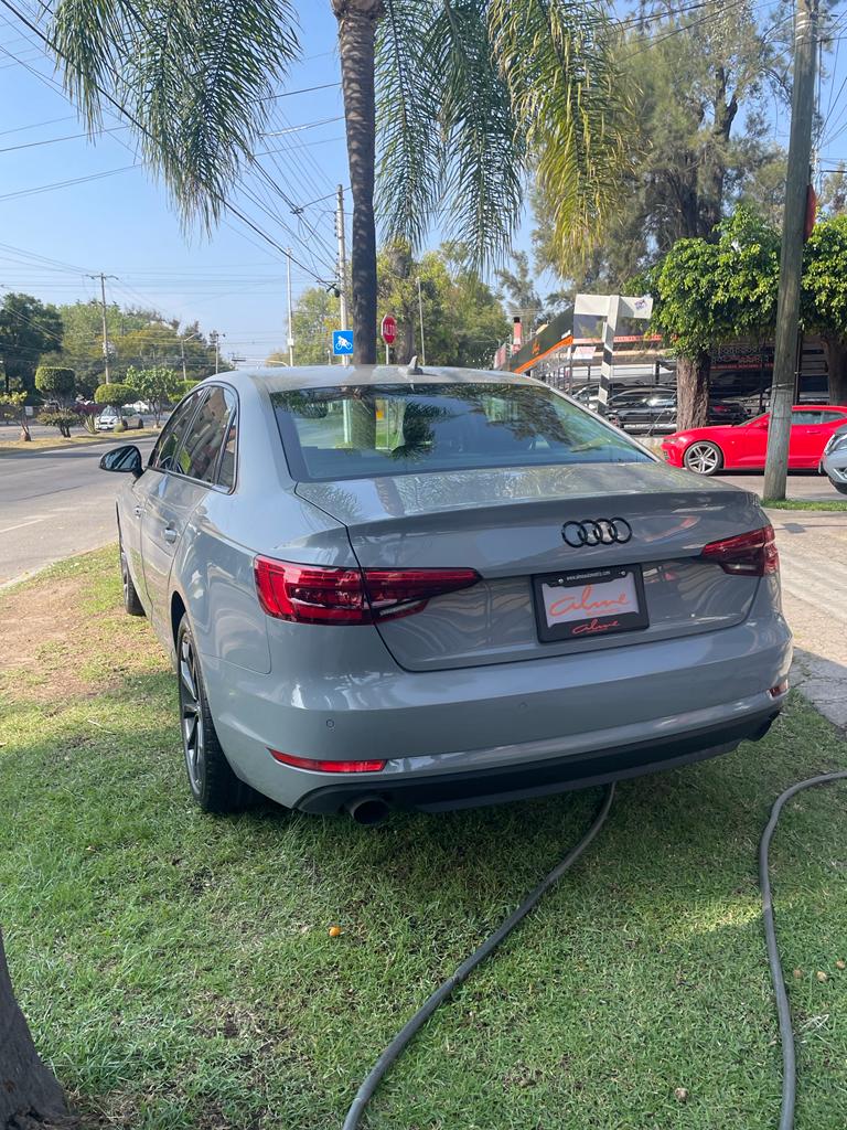 AUDI A4 2017 GRIS
