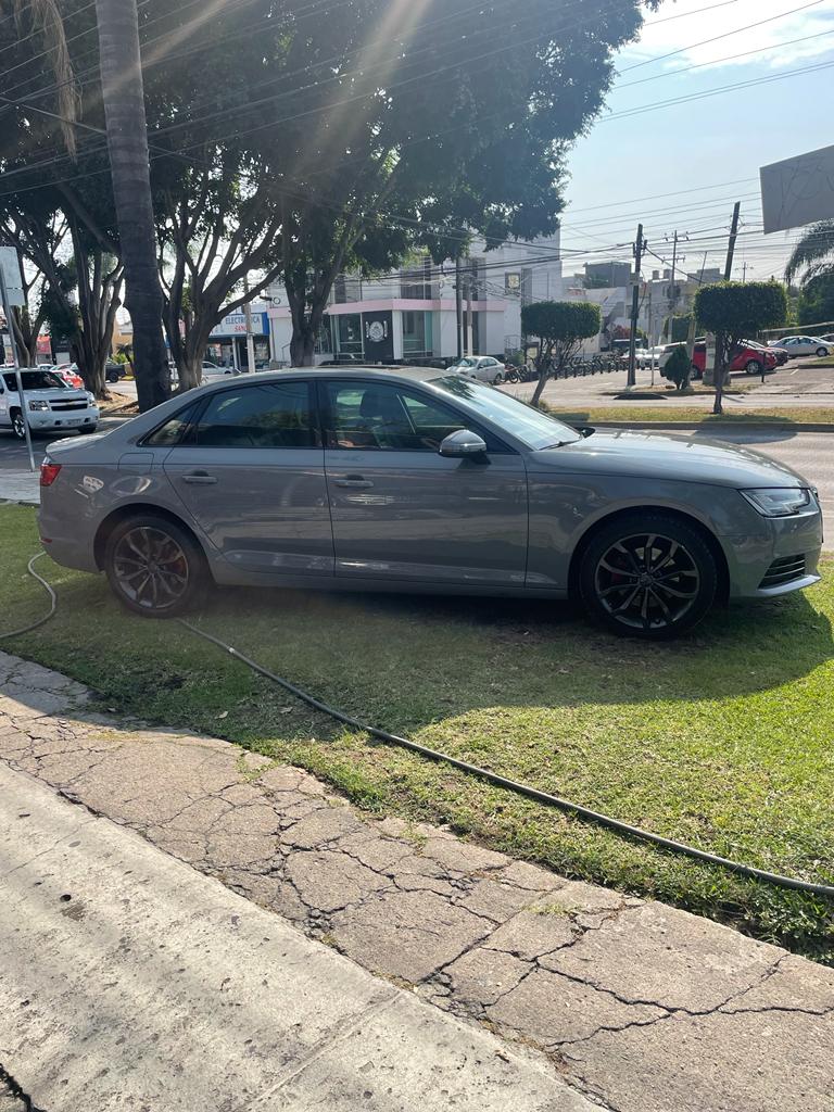 AUDI A4 2017 GRIS