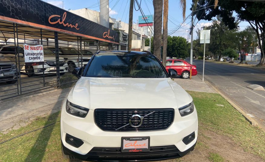 VOLVO XC40 HYBRIDO 2022 BLANCO Alme Automotriz