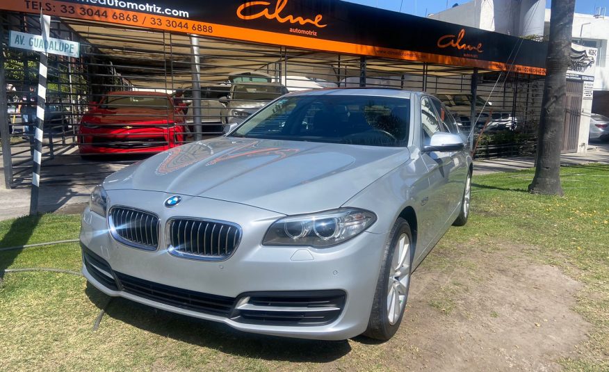 BMW SERIE 5 520I GRIS 2016