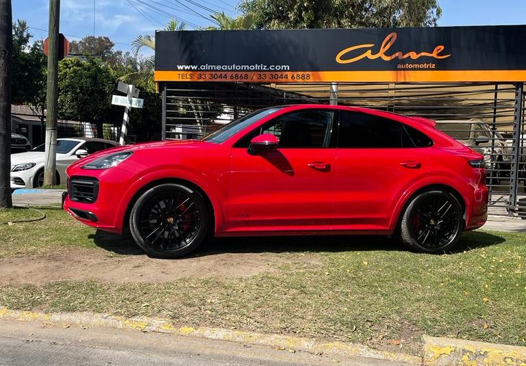 PORSCHE CAYENNE ROJO 2021 COUPE