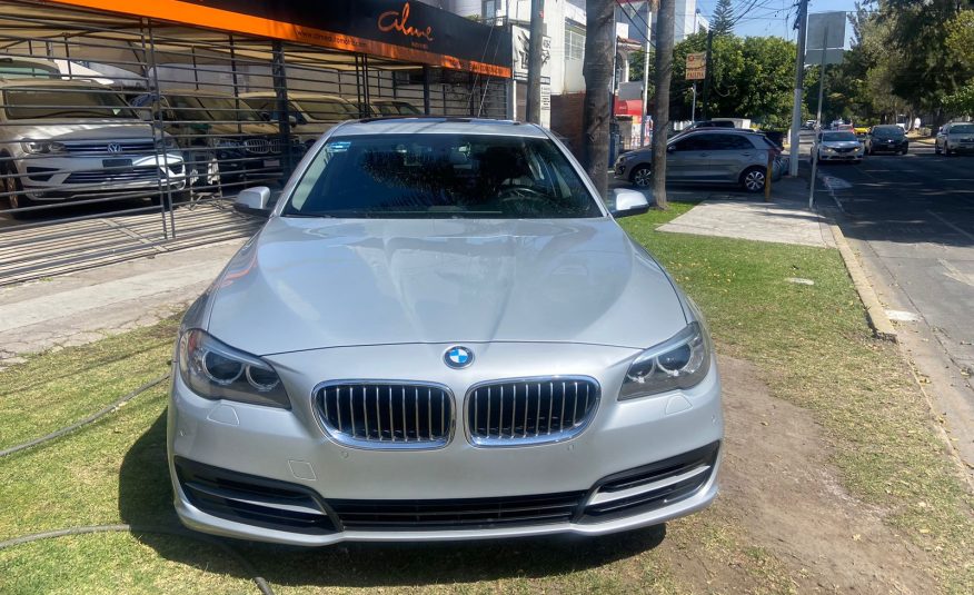 BMW SERIE 5 520I GRIS 2016
