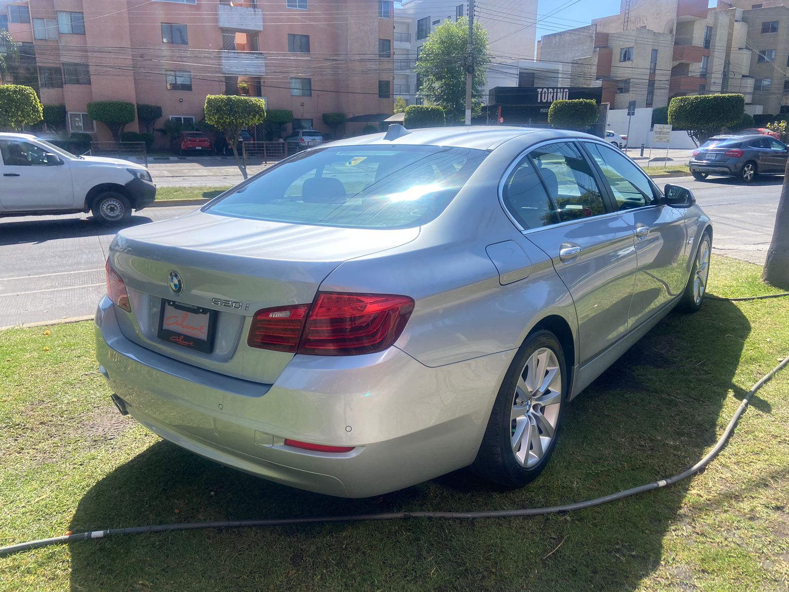 BMW SERIE 5 520I GRIS 2016