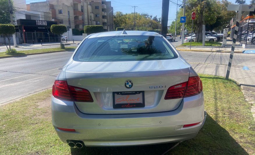 BMW SERIE 5 520I GRIS 2016