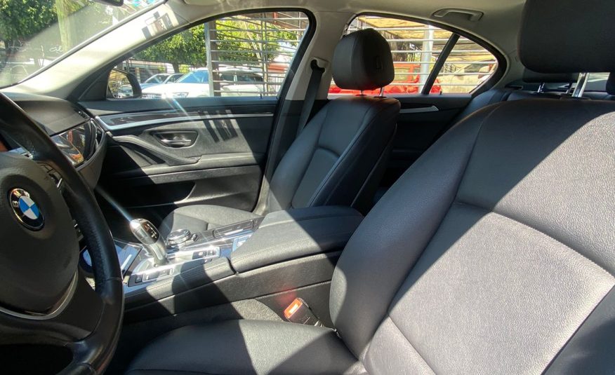 BMW SERIE 5 520I GRIS 2016