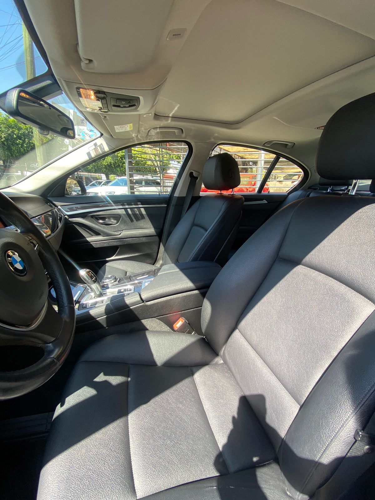 BMW SERIE 5 520I GRIS 2016