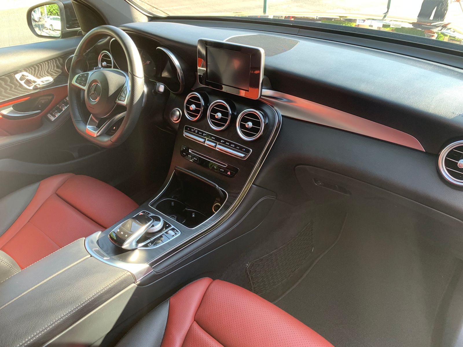 MERCEDES-BENZ GLC300 AVANTGARDE 2019 NEGRA