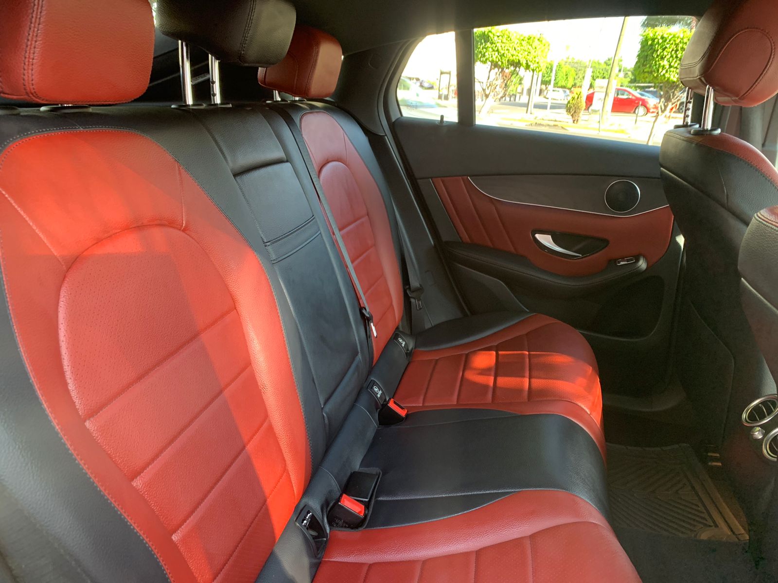 MERCEDES-BENZ GLC300 AVANTGARDE 2019 NEGRA