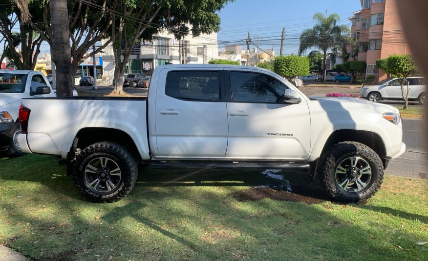 TOYOTA TACOMA 4X4 2018 BLANCO