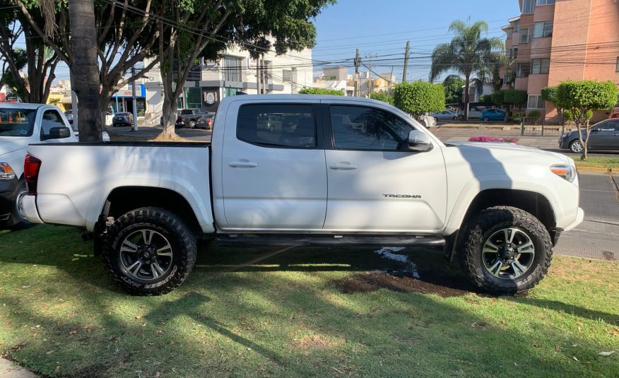 TOYOTA TACOMA 4X4 2018 BLANCO