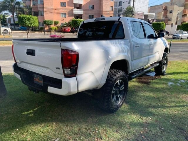 TOYOTA TACOMA 4X4 2018 BLANCO