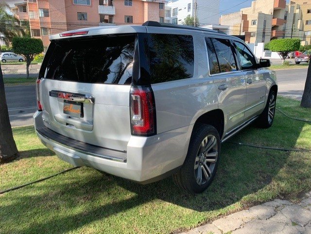 GMC YUKON DENALI 2017 PLATA