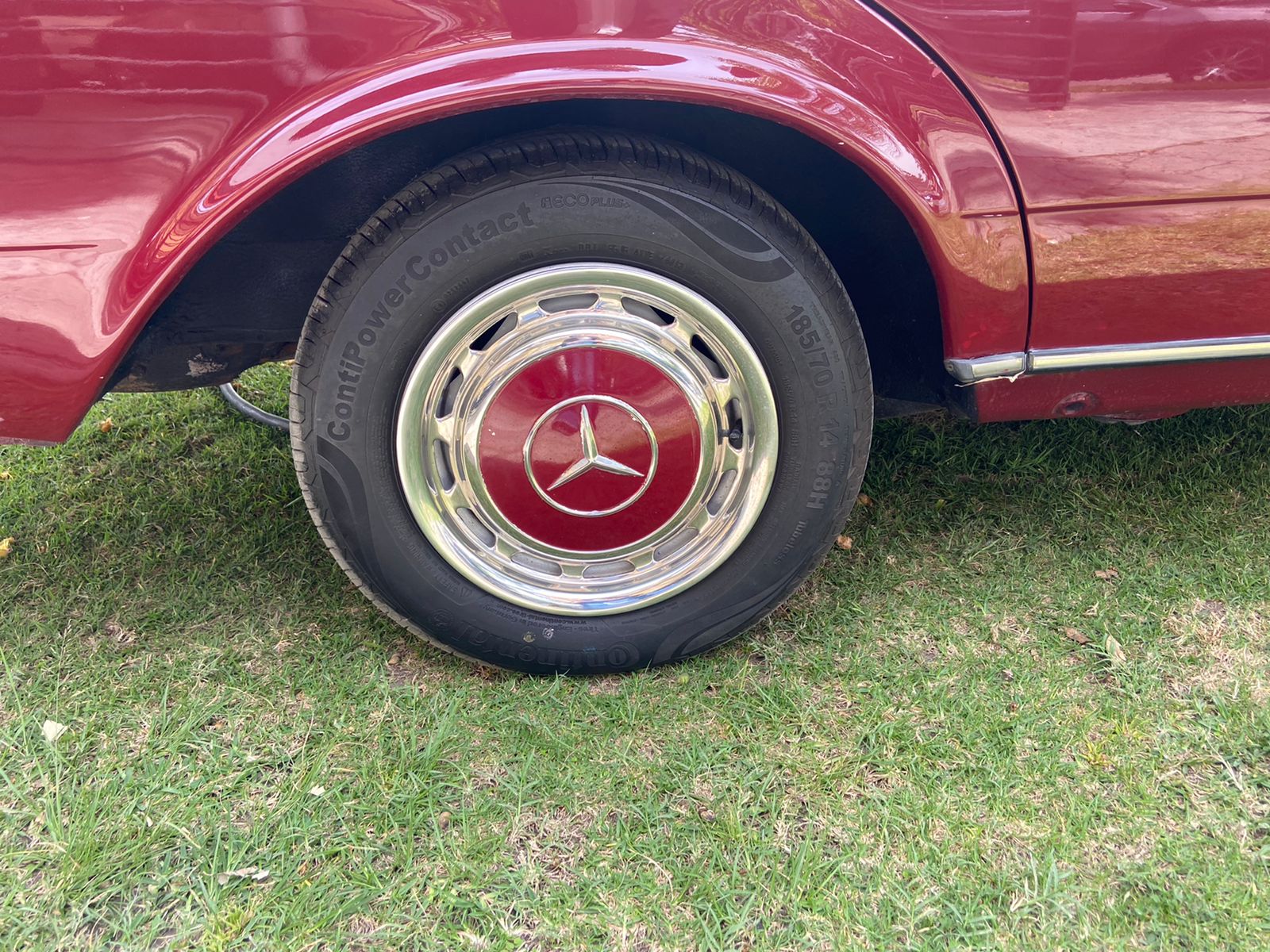 MERCEDES 240 D ROJO 1977