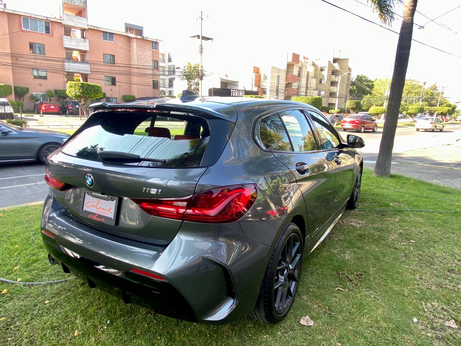 BMW SERIE 1 1181 GRIS 2020