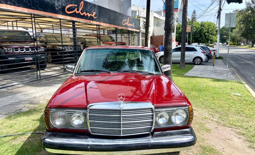 MERCEDES 240 D ROJO 1977