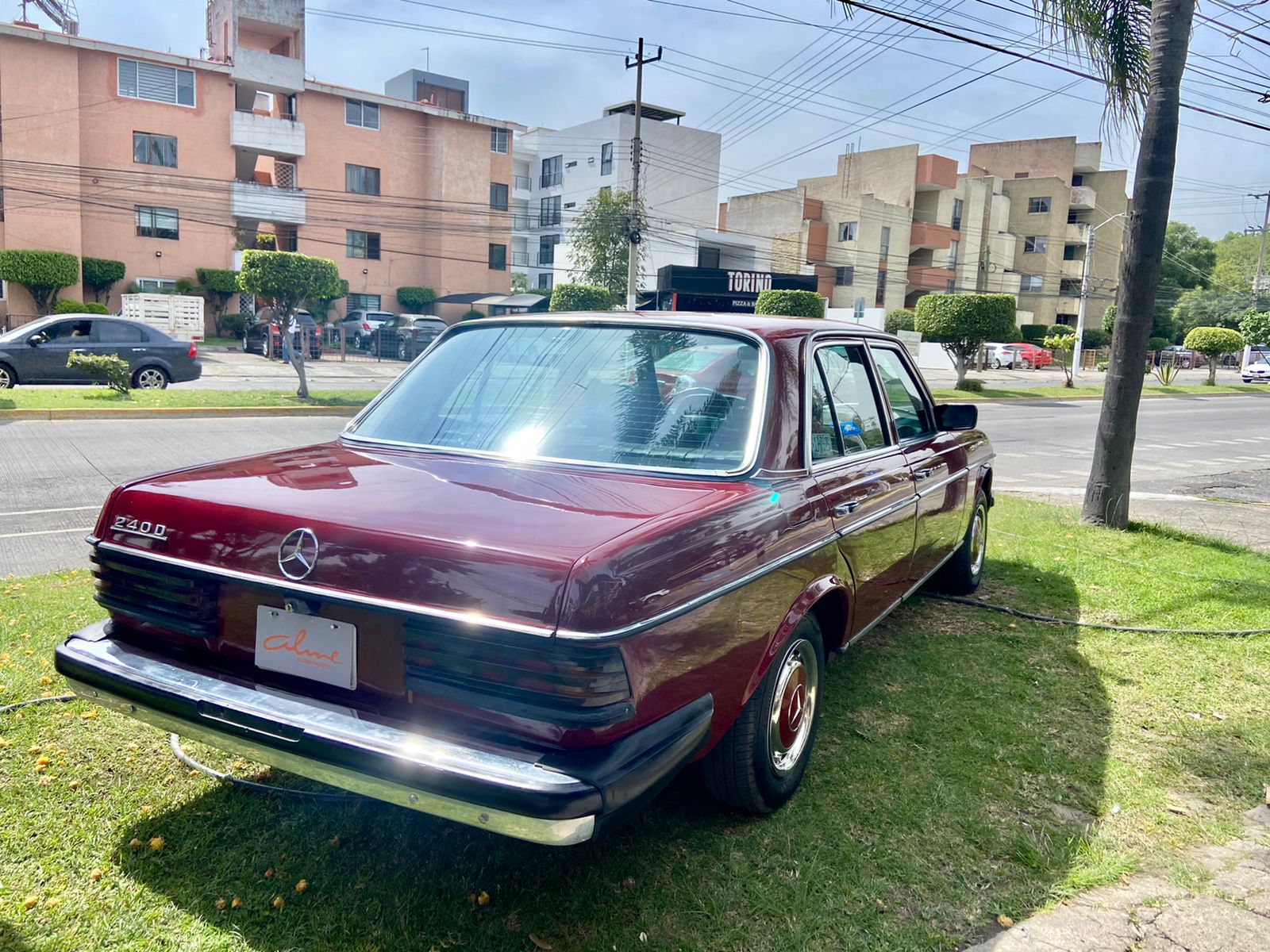 MERCEDES 240 D ROJO 1977