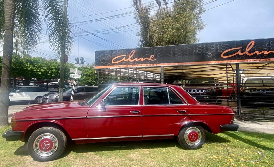 MERCEDES 240 D ROJO 1977