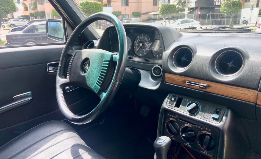 MERCEDES 240 D ROJO 1977