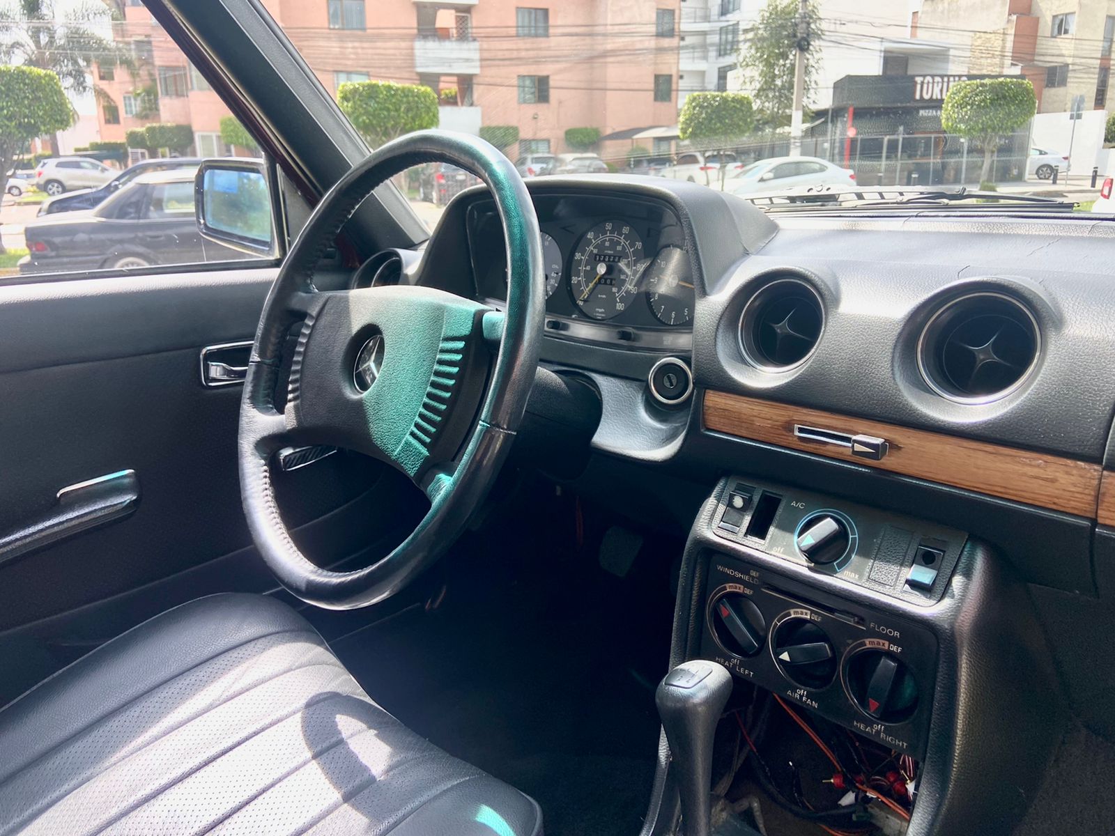 MERCEDES 240 D ROJO 1977