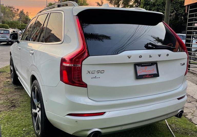 VOLVO XC90 BLANCO 2018 MOMENTUM