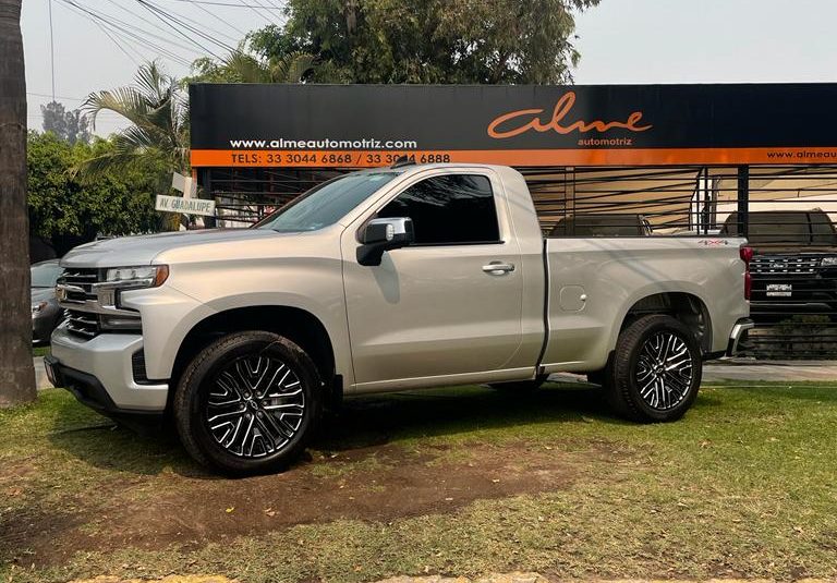 CHEVROLET SILVERADO 2021 PLATA
