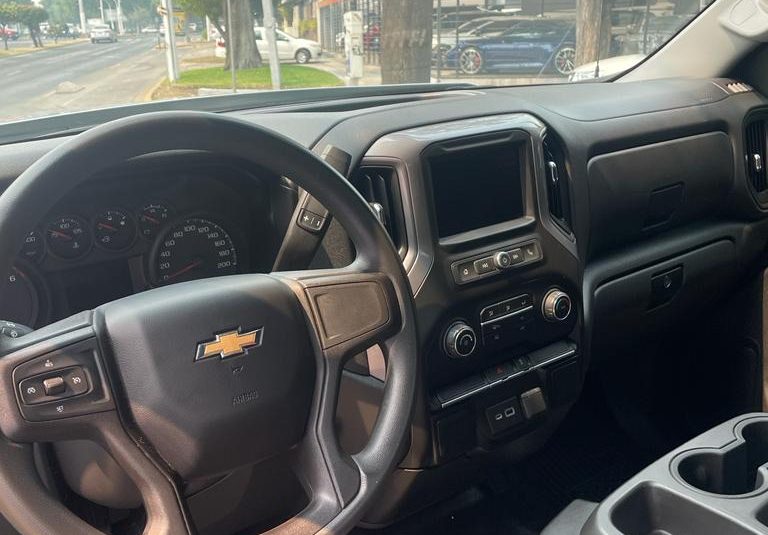 CHEVROLET SILVERADO 2021 PLATA