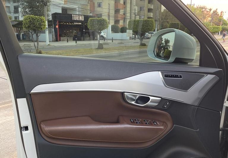 VOLVO XC90 BLANCO 2018 MOMENTUM