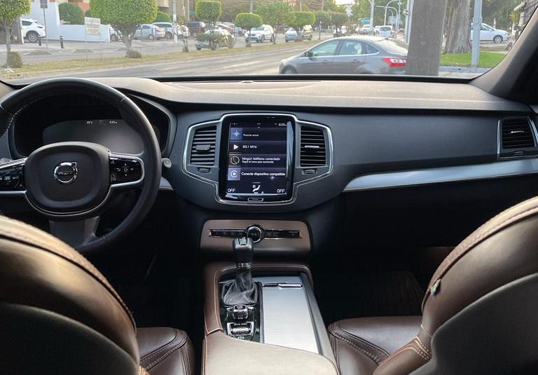 VOLVO XC90 BLANCO 2018 MOMENTUM