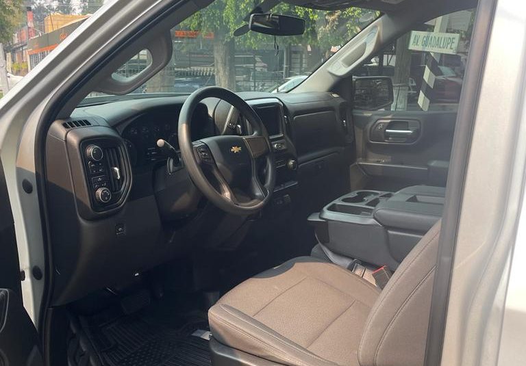 CHEVROLET SILVERADO 2021 PLATA