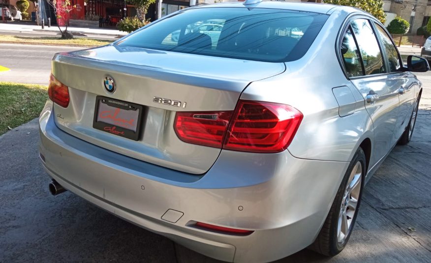 BMW 320 IA 2014 GLACIER SILVER