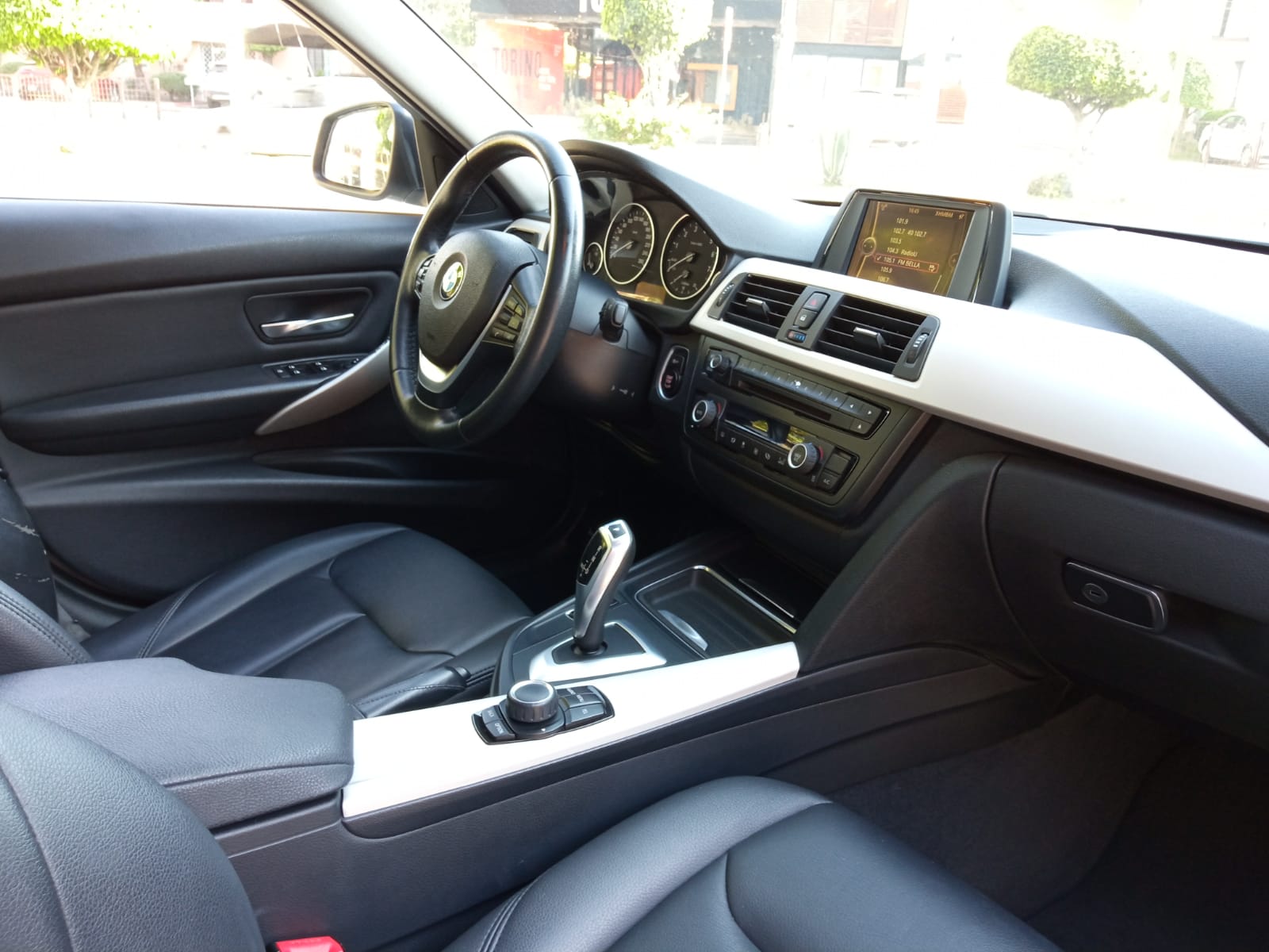 BMW 320 IA 2014 GLACIER SILVER