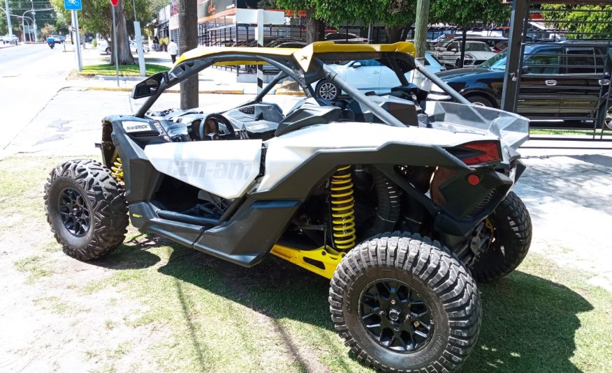 CAN AM MAVERIK X3 2018 NEGRO- AMARILLO