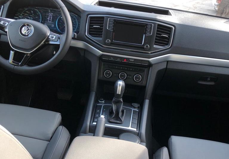 VW AMAROK 2023 NIVEL 6 PLUS DE BLINDAJE PLATA